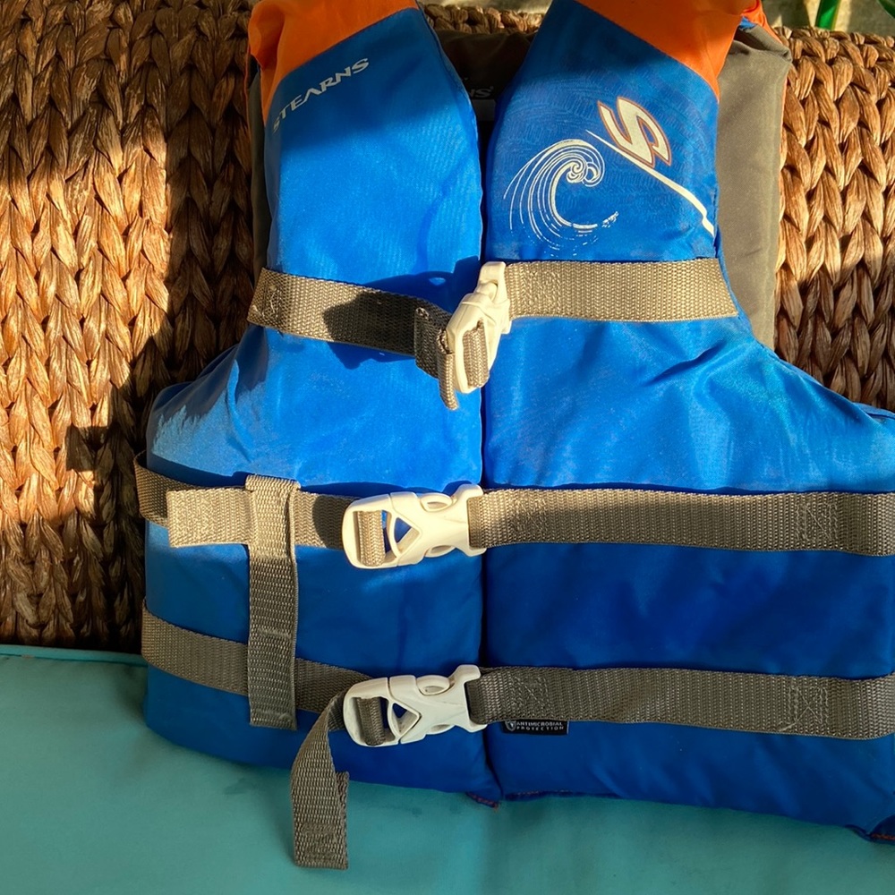 STERANES COAST GUARD APPROVED YOUTH Life JACKET. 50/90 lbs